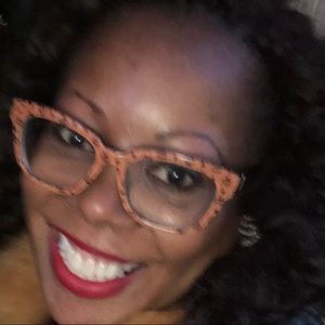 Meet your Posher, Carla